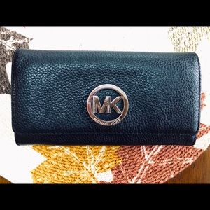 Michael kors full size wallet in black
